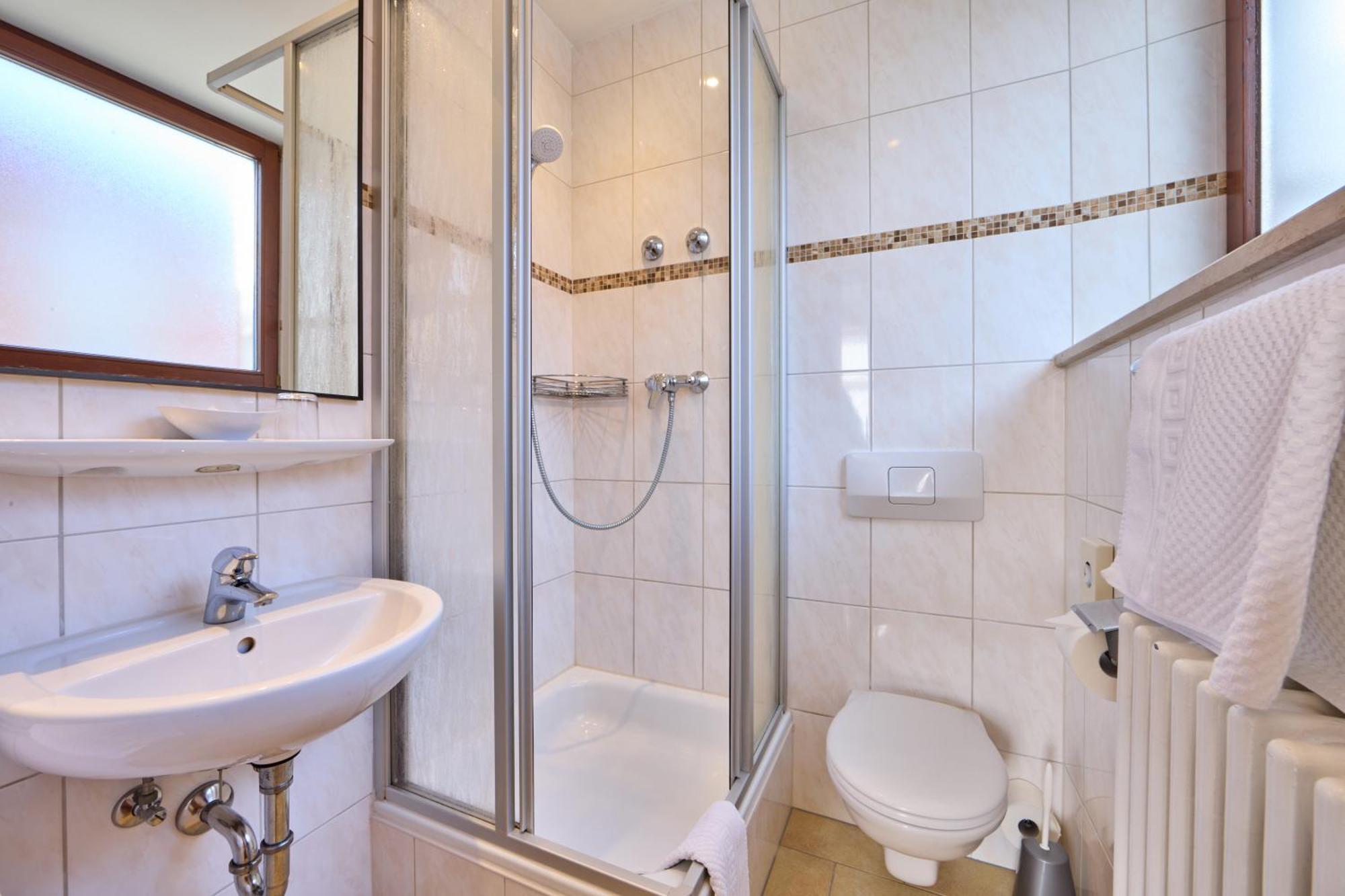 Hotel Vier Jahreszeiten Гармиш-Партенкирхен Екстериор снимка